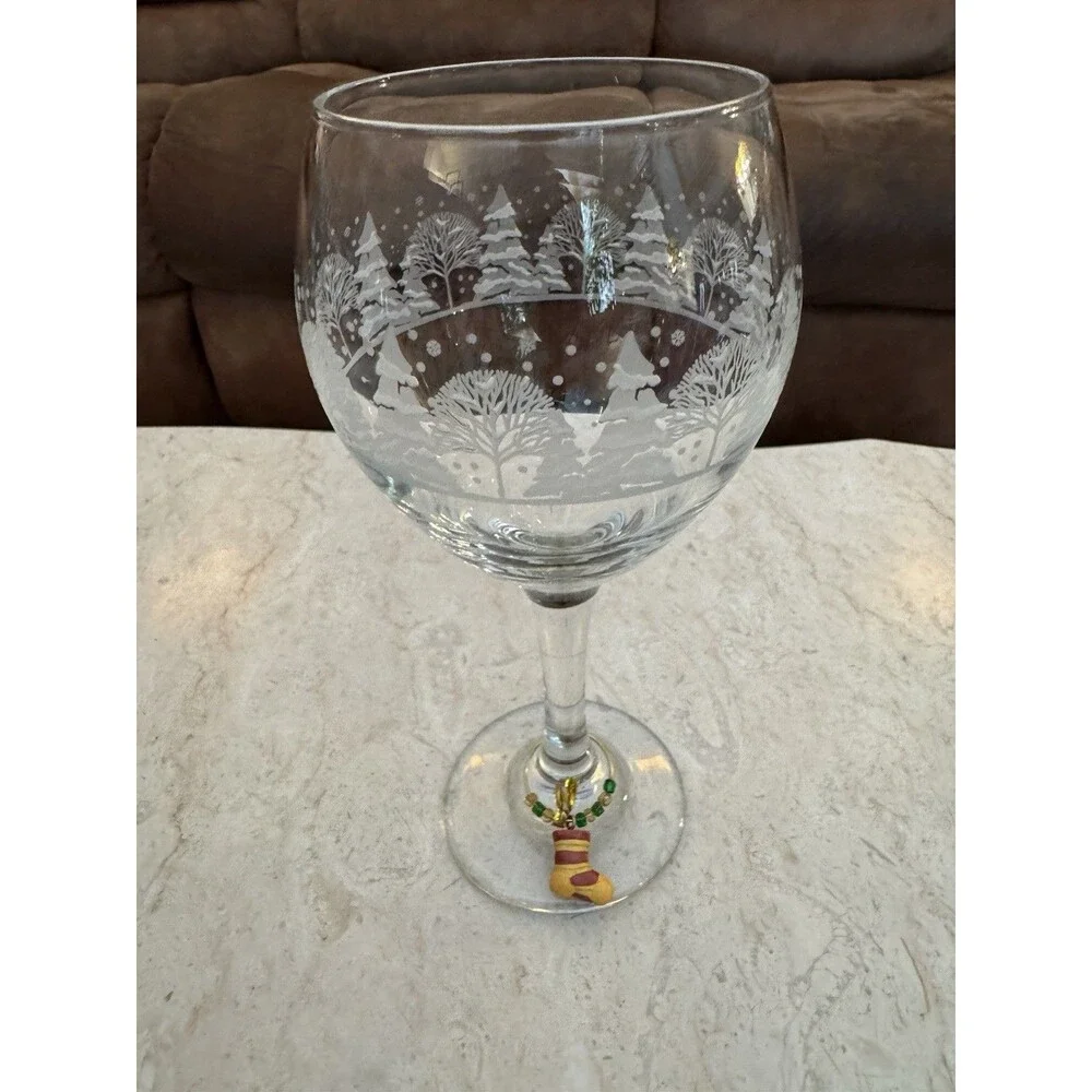 Arbys Etched Libbey Christmas Tree Lot of 4 Wine Glasses 8oz Vintage No Gold Rim